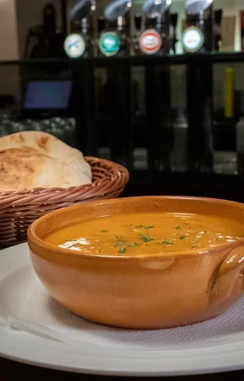 Domaća čorba sa svežim somunom